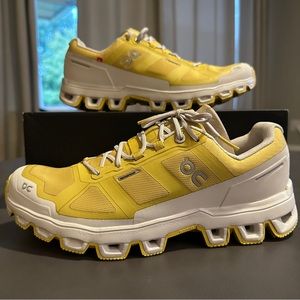 NWT & 📦! ON Running Cloudventure Waterproof, Mustard | Pearl. FREE SHIPPING!